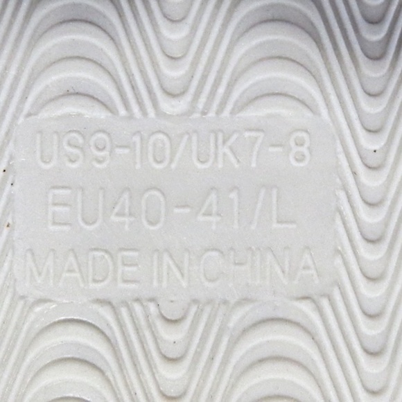 New Retail $62 Women's Fuzzy Slippers Size 9-10 - Picture 8 of 9